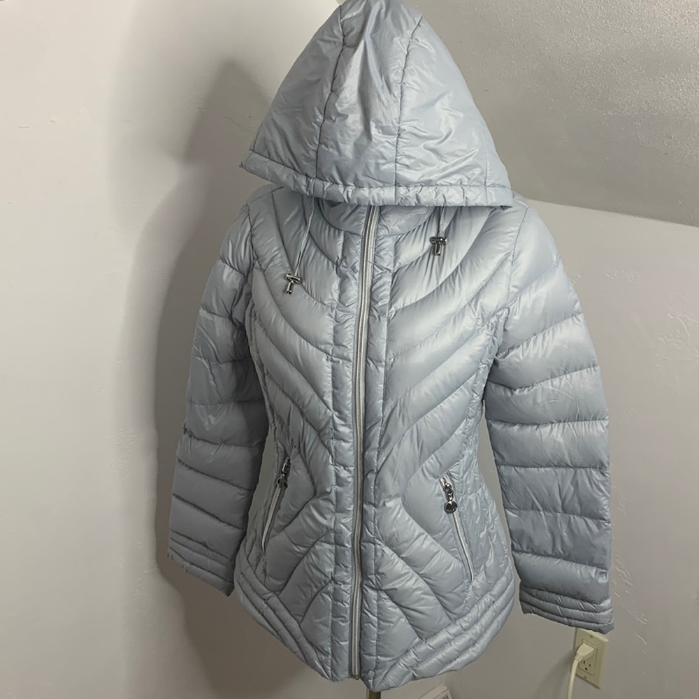 Bernardo gray short lightweight puffer with hood size Medium